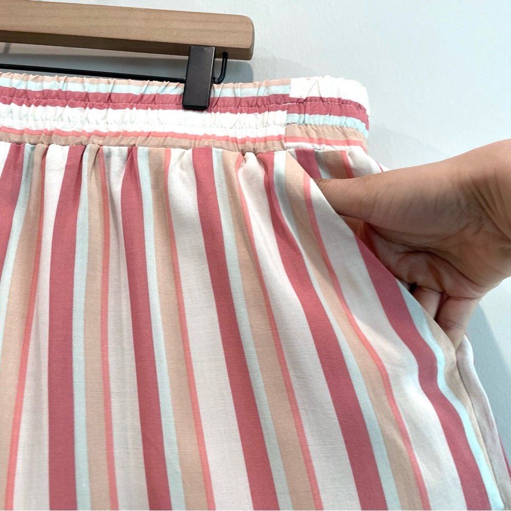 Apt.9 Mid Rise Striped Lightweight Pull On Shorts - Picture 2 of 8